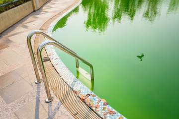 Ma piscine a tourné pendant l’orage, que faire ? 