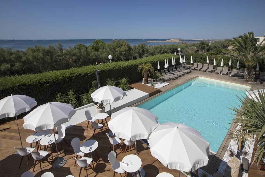 Une terrasse bois autour de votre piscine Une terrasse bois autour de votre piscine