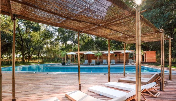 Une terrasse bois autour de votre piscine